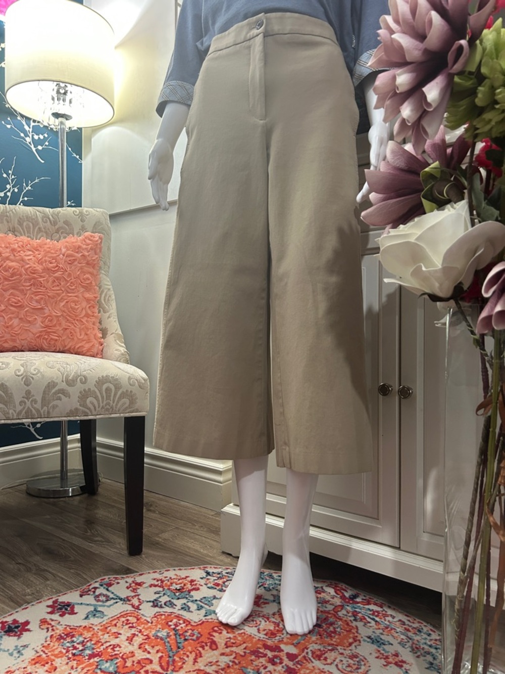 Ann Taylor Khaki Wide-Leg Cropped Trousers
♥️🛍️